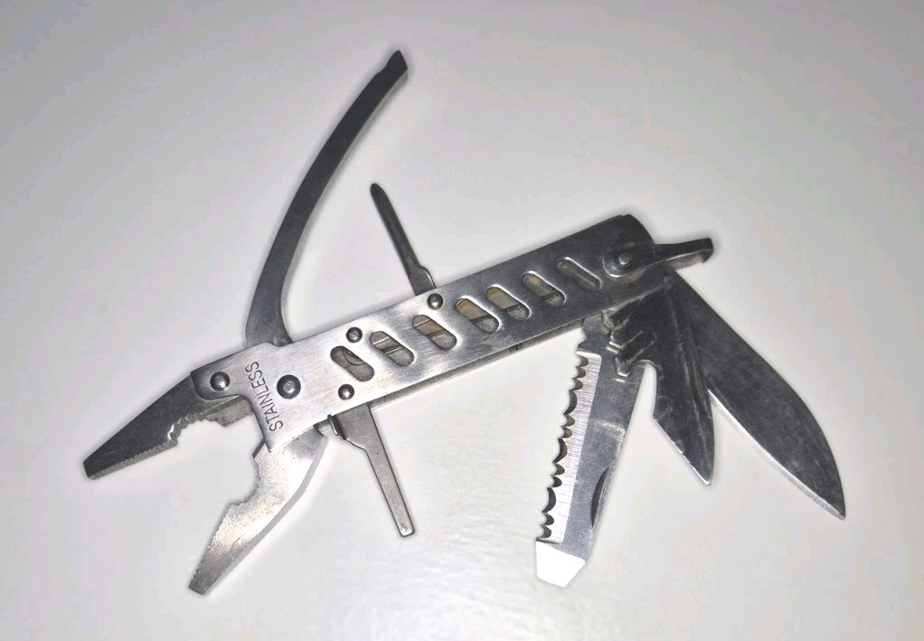 Tool Kit: Stanley FatMax Folding Knife + 3x Multitool (Pliers, Saws, EDC)