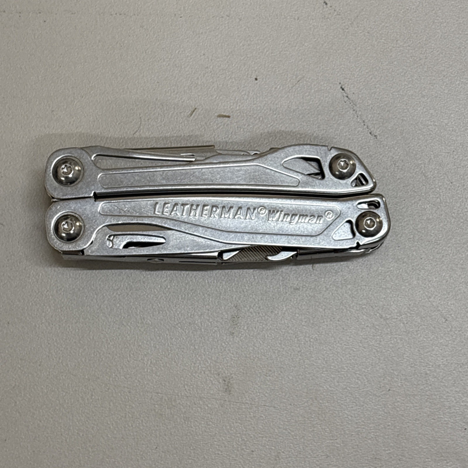 Leatherman Wingman Multitool with 14 tools Needle Nose pliers, wire cutter (030)