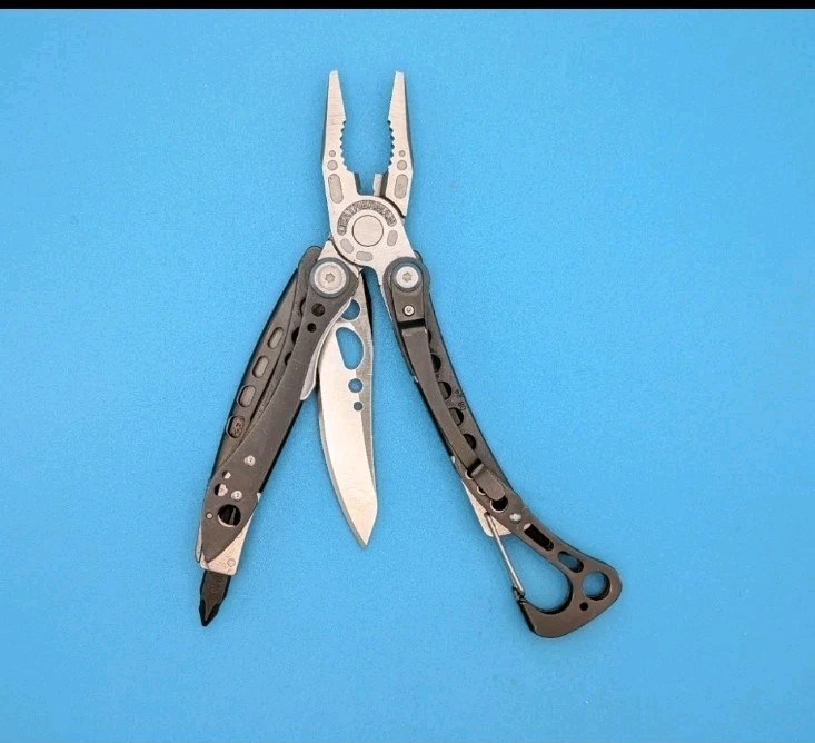 Leatherman Skeletool CX Multitool Plain Edge Knife!