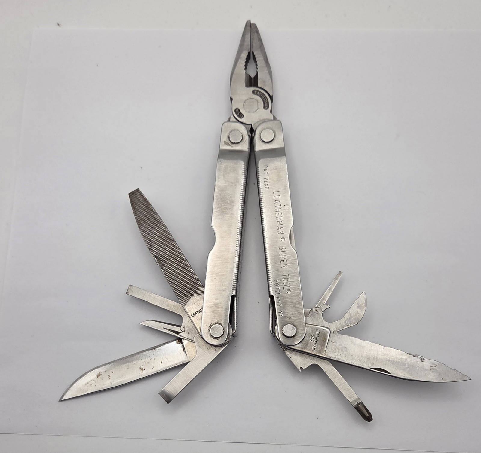 Original Leatherman SUPER TOOL Stainless Steel Silver Pat Pend L-2