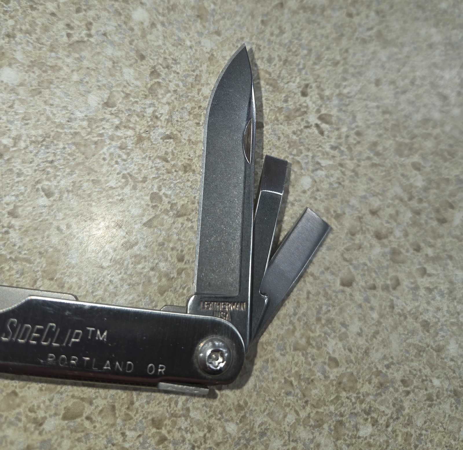 Leatherman SideClip Bass Pro Shops Multi Tool ~ Rare ~ Pre-Owned ~ NICE!! LOOK!!