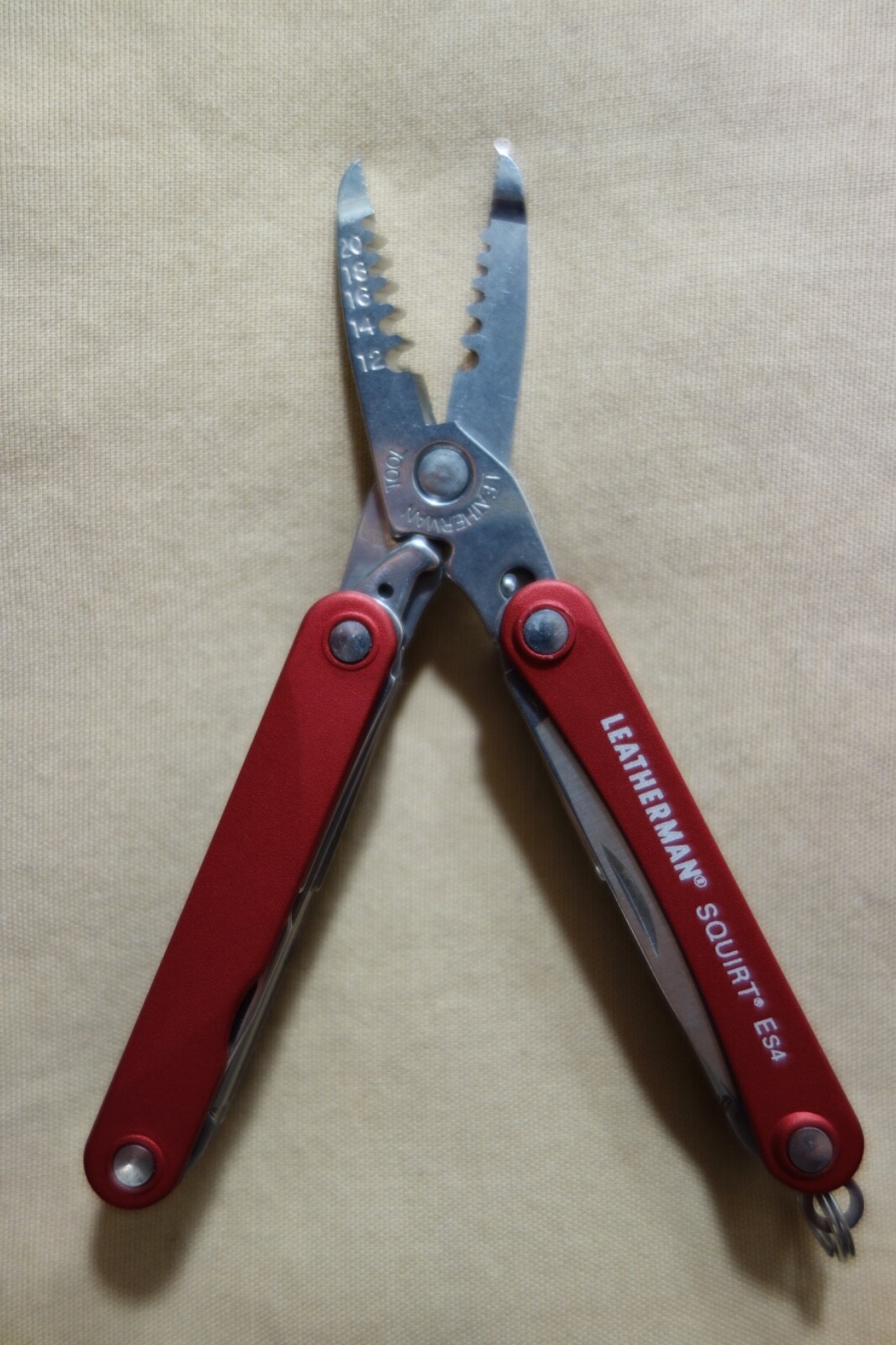 Leatherman Squirt ES4 Red 9-Tool Multi-Tool 831198 ( Discontinued & Retired )