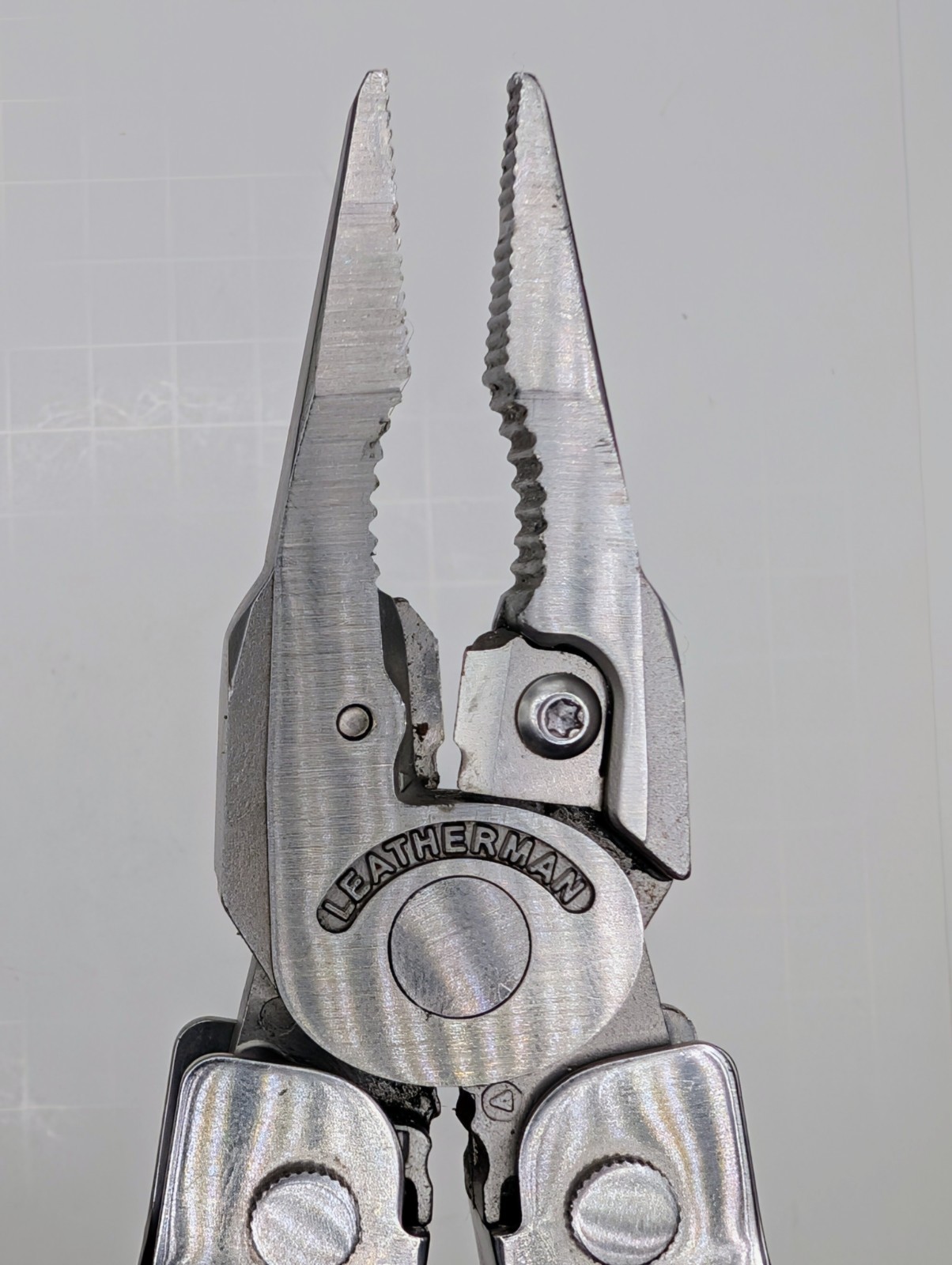 Leatherman Super Tool 300 Stainless 19-In-1 Multi-Tool w/Sheath