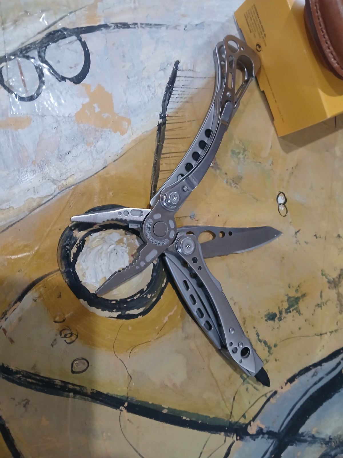 Unused Leatherman Skeletool Multitool- W/ Genuine Brown Leather Sheath USA Boxed