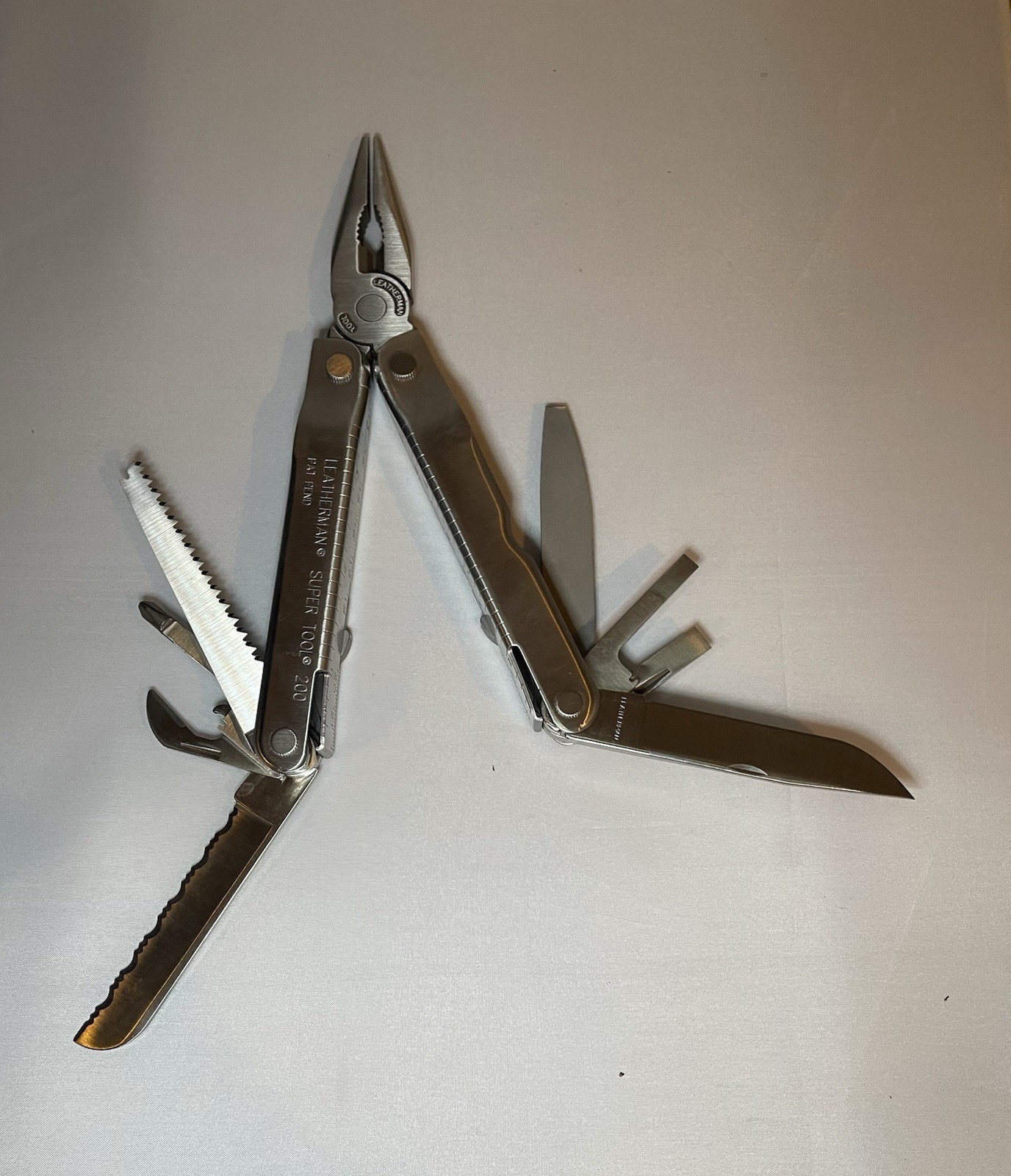 LM166 Leatherman Super Tool 200 Stainless Multitool W/ Leather Sheath