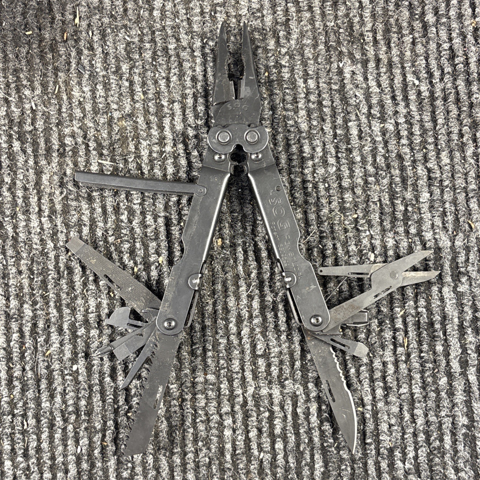 SOG PowerLock Multi Tool! BLACK! (401)