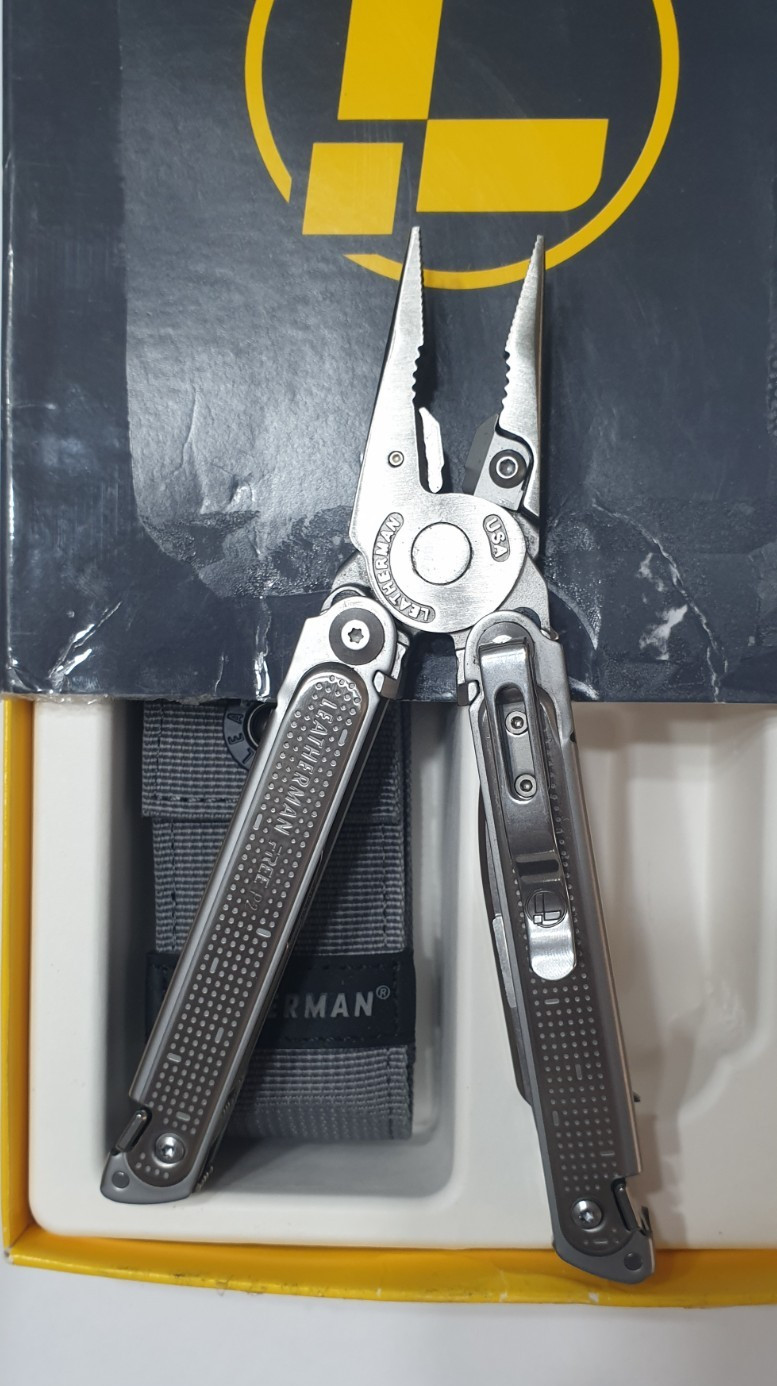 🔥🔥🔥 Leatherman Free P2 One Hand Opening Multi Tool Retired Rare New in Box
