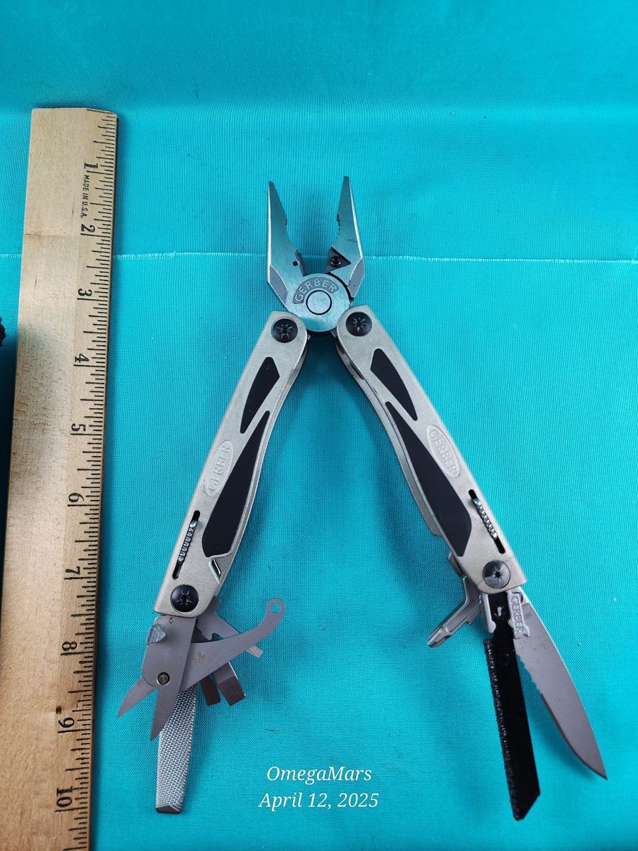 Gerber Multi-Plier 800 Legend #L6 w/Sheath looks/feels new