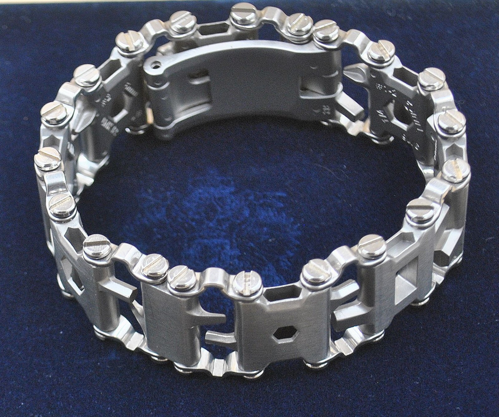 Multifunctional Stainless Steel Outdoor Survive Tool Bracelet