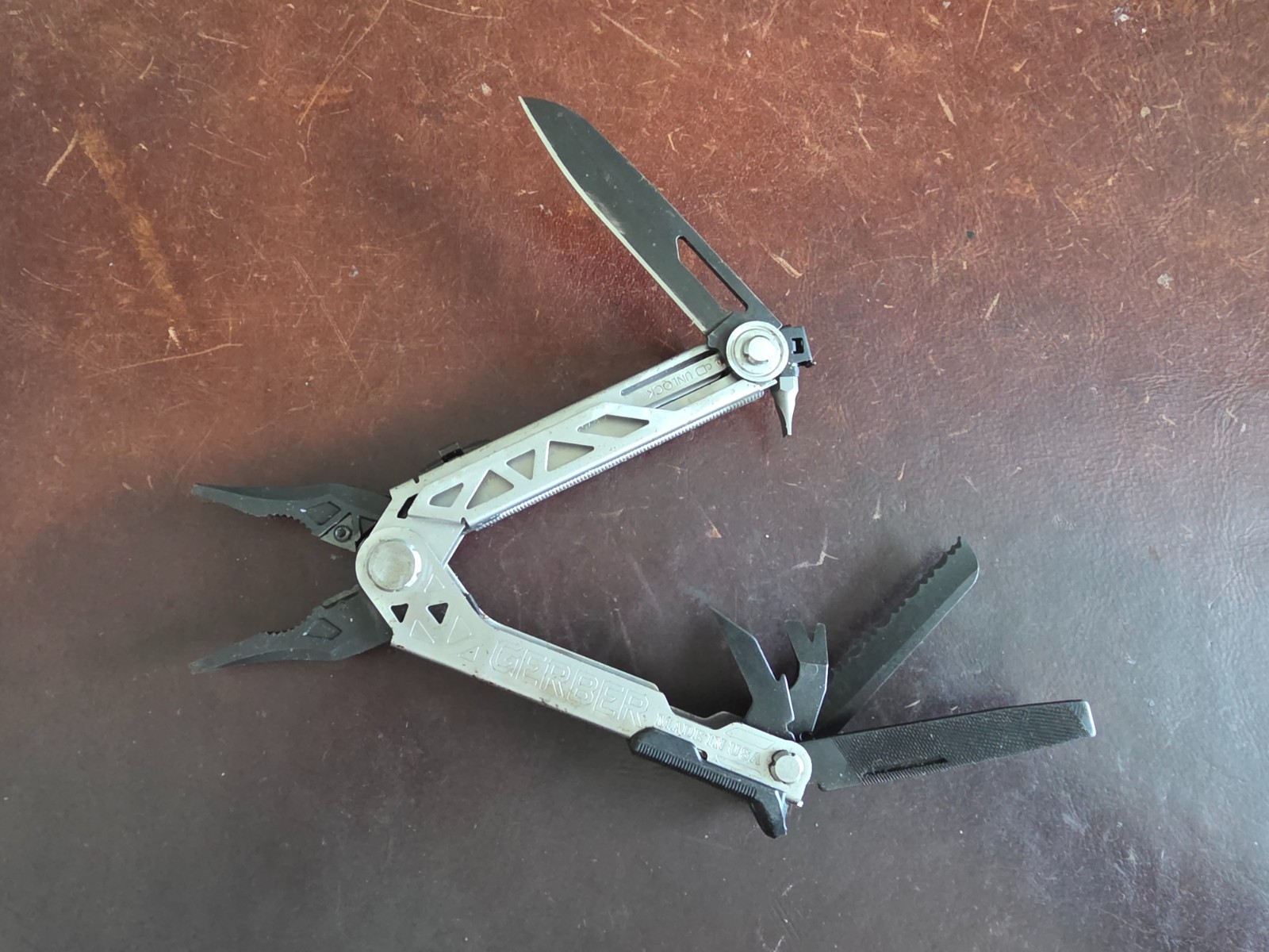 Gerber Center-Drive Zebra Multi-Tool , Nylon Sheath 30-001425N 066C