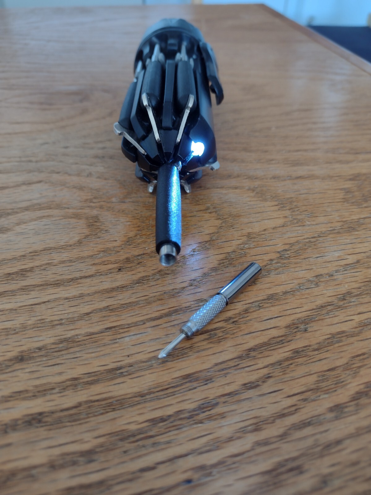 Leed’s Led Light Multitool Seven Screw Drivers Two Lights Tested