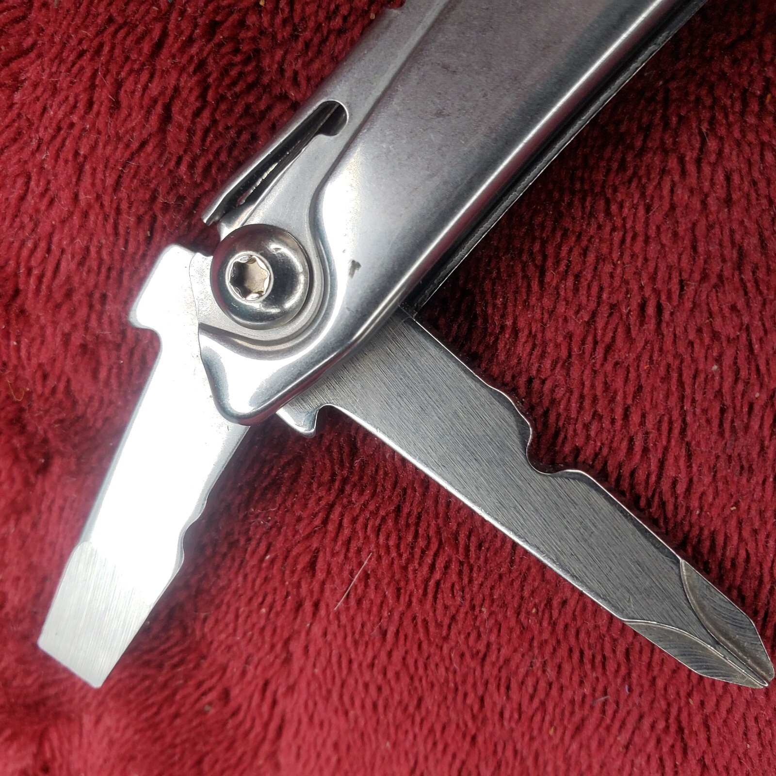 🔪 Leatherman Bolster Multi Tool with Sheath