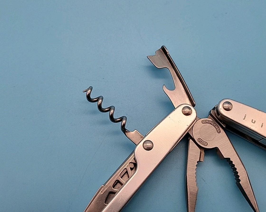 Leatherman JUICE SC2 Multi-Tool – Dated 1202- Gray – Pliers, Corkscrew