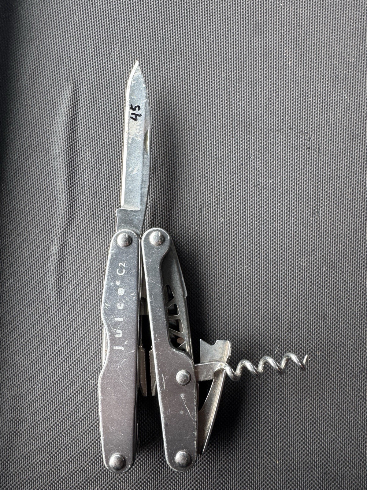 Leatherman Juice C2 Multi-Tool – Some Wear, Good Condition, Needs Cleaning