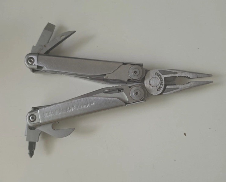 Leatherman Surge 21 In 1 Multitool In Good Condition As Pictures