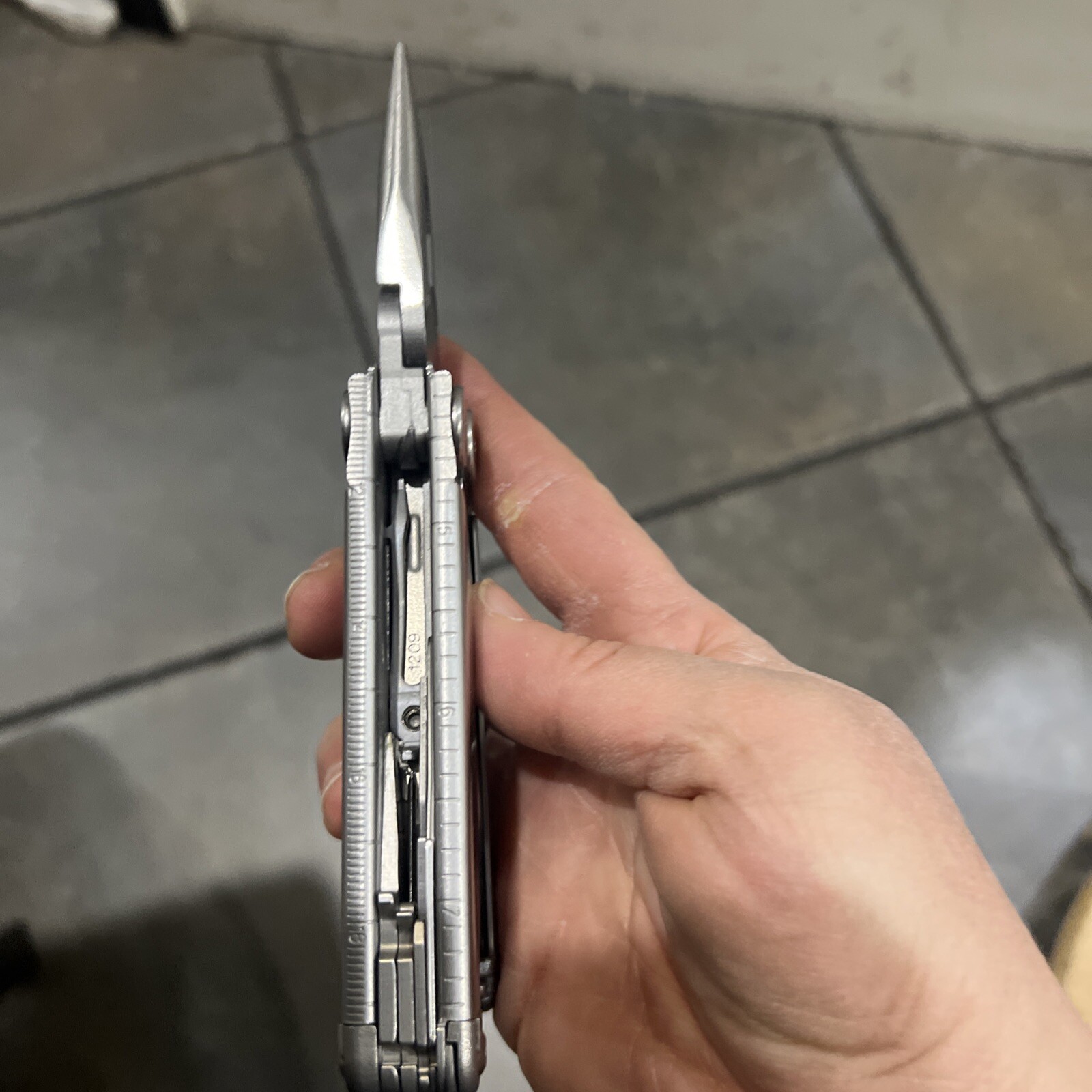 Leatherman Wave Multi-Tool Knife w/Beautiful Sheath 17 Tools