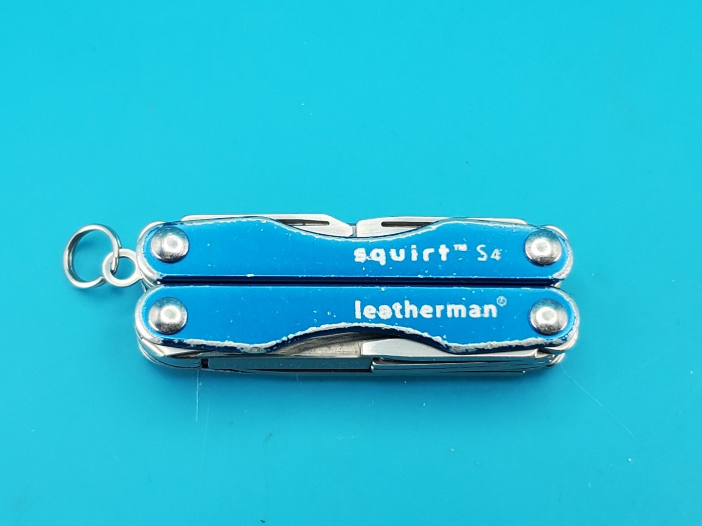 Leatherman “Squirt S4” Stainless Steel Multi Tool! BLUE!