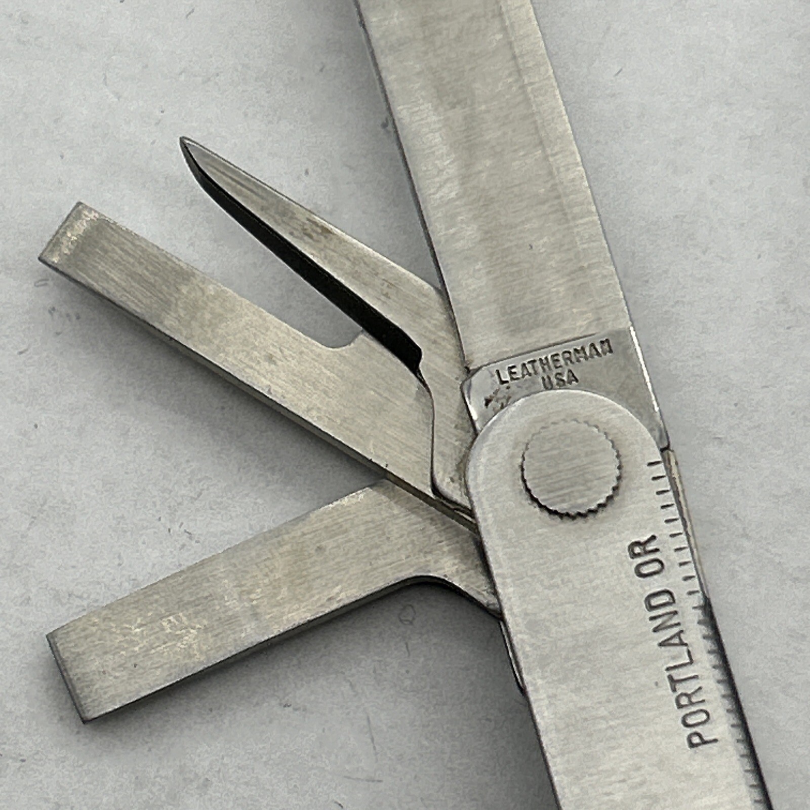 Retired 1995 Leatherman Multi-Tool US Reg TM 1325473 Portland OR w/ Leather Case