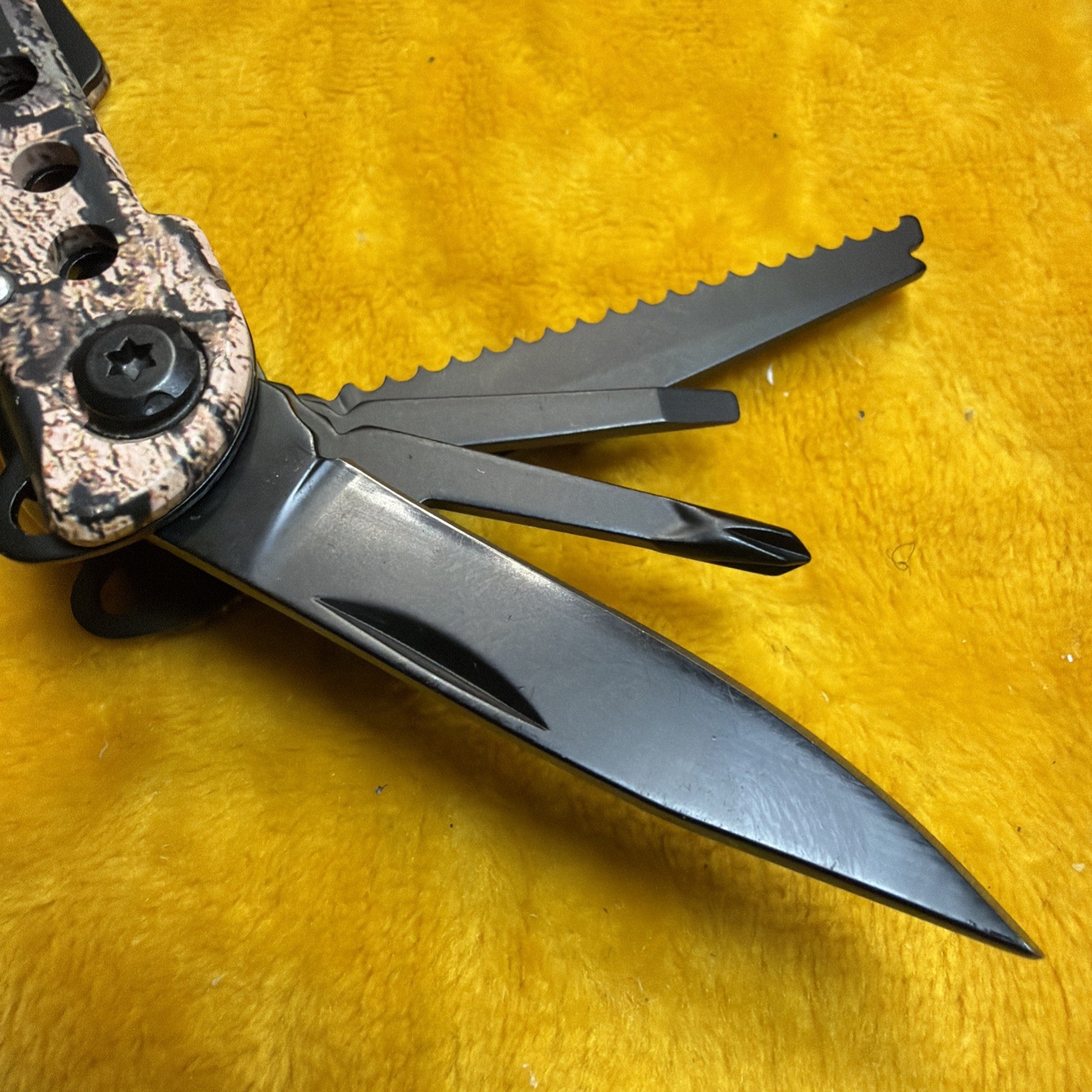 MOSSY OAK Multi-tool 13 in 1 Multi Function Pliers Folding Pocket Tool w/ Sheath