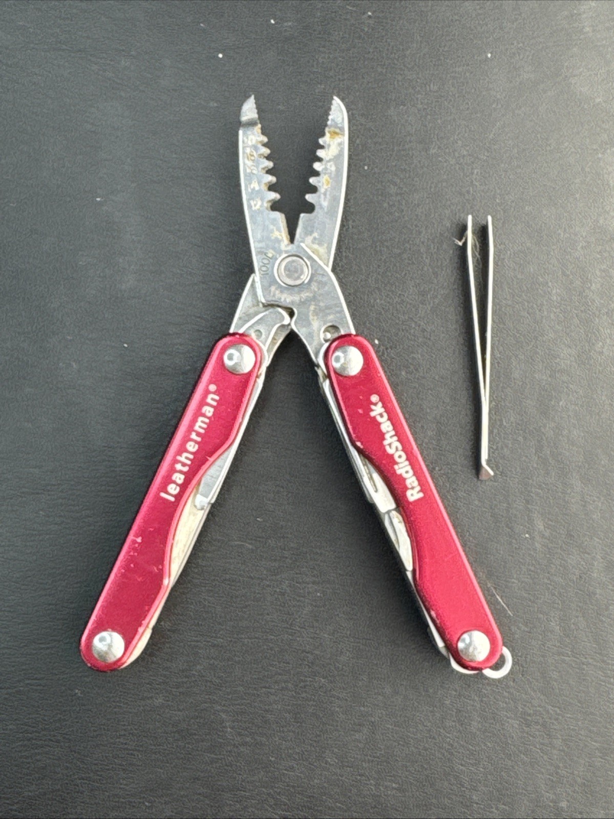 Leatherman Squirt E4 Multi-Tool w/Wire Strippers Radioshack 12517.1