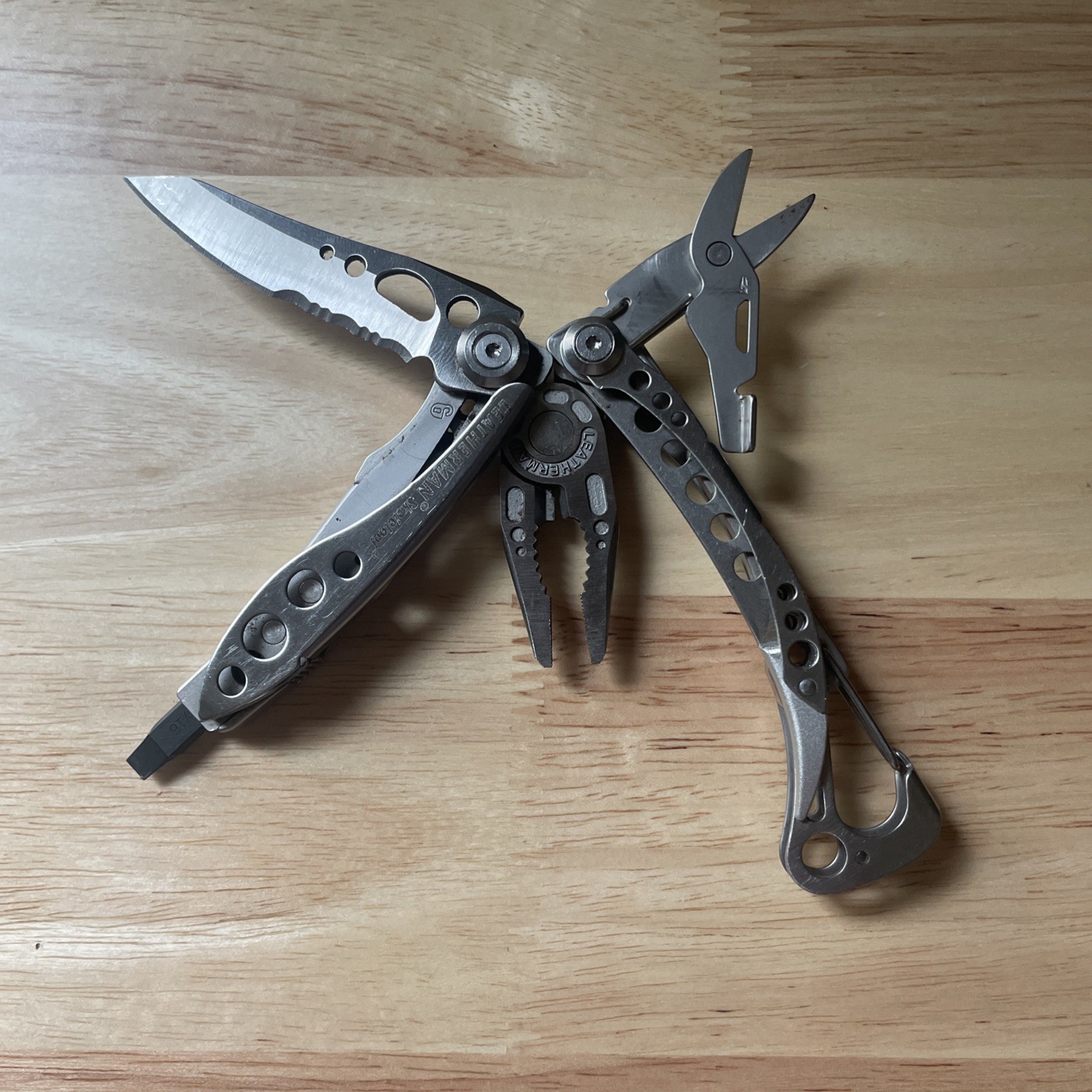Leatherman Skeletool Mod w/Scissors Serrated Blade Multi-Tool
