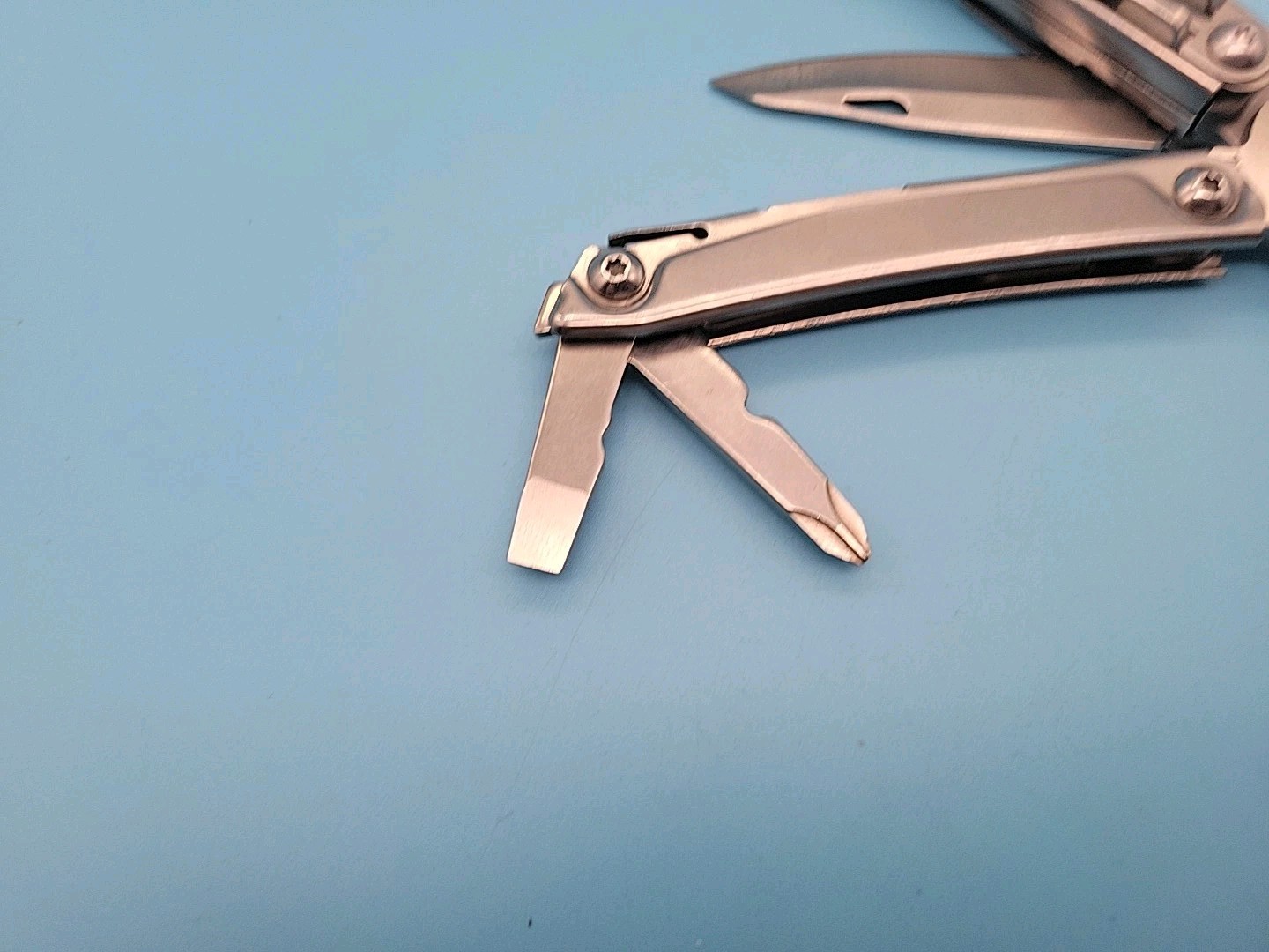 Leatherman Rev Multi-Tool – Pliers, Knife, Screwdrivers, Can Opener, File