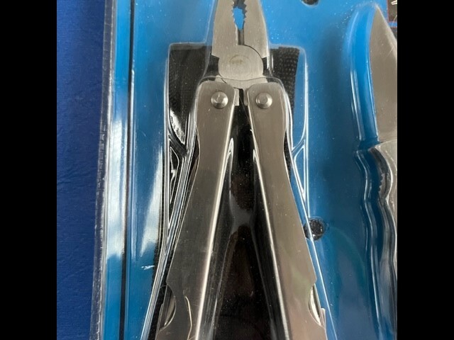 Duratest 15-in-1 Stainless Steel Multi-tool with 2″ Locking Knife – NEW