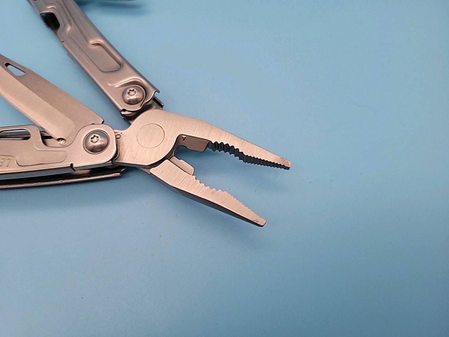 Leatherman Rev Multi-Tool – Pliers, Knife, Screwdrivers, Can Opener, File