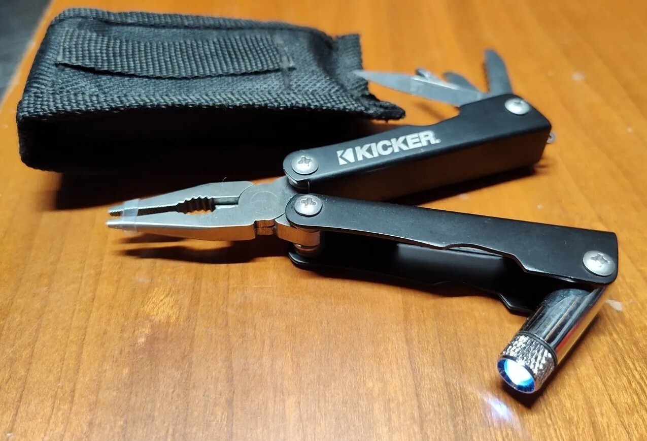 Mini Multi Tool 8 in 1 W/Case Kicker branded