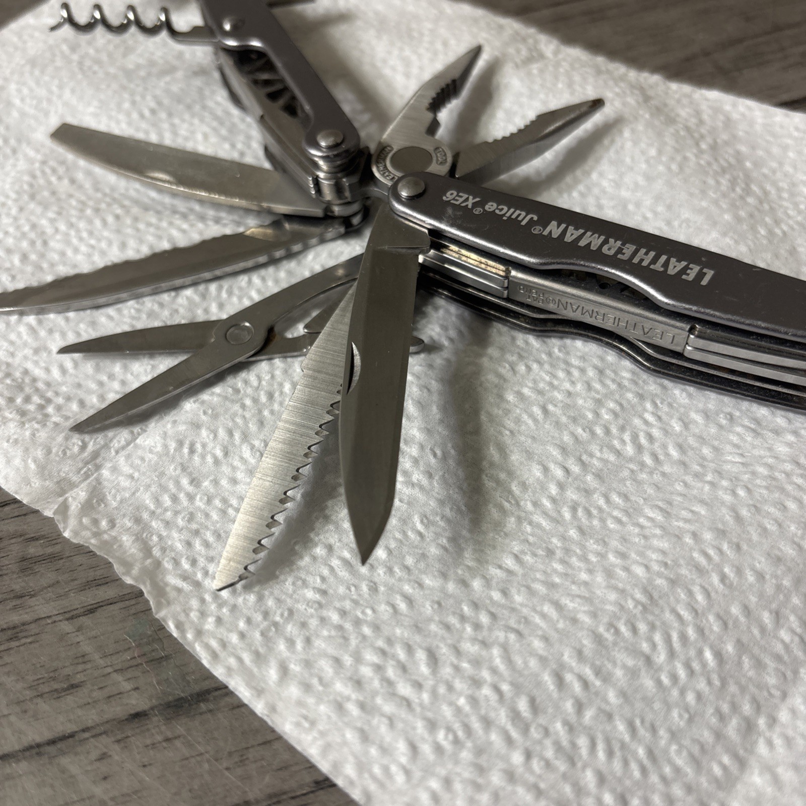 Leatherman Juice Xe6 Multi-Tool 18 Tools Gray