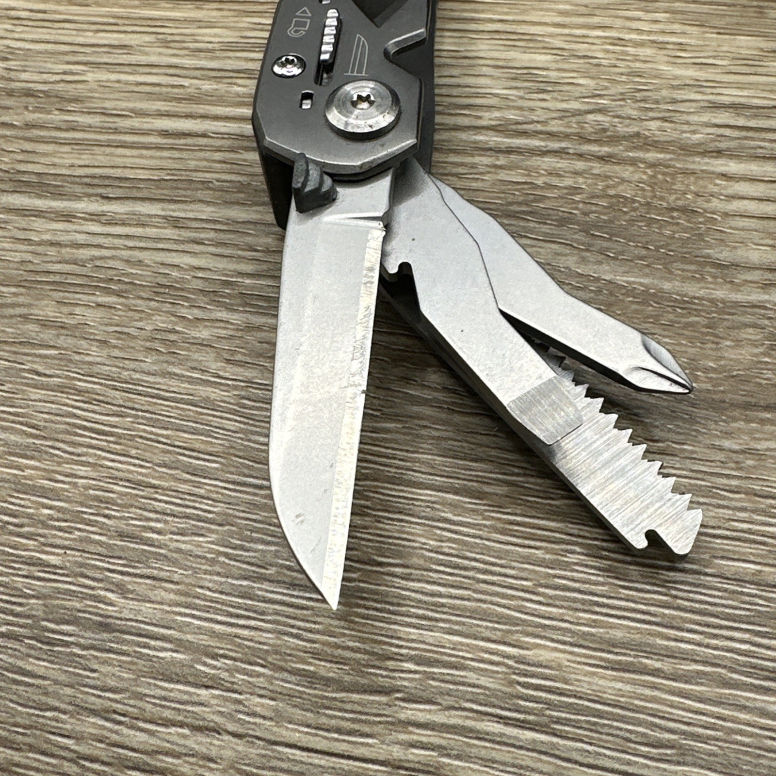 Gerber Suspension Multi Tool Pliers With Sheath Great Condition!