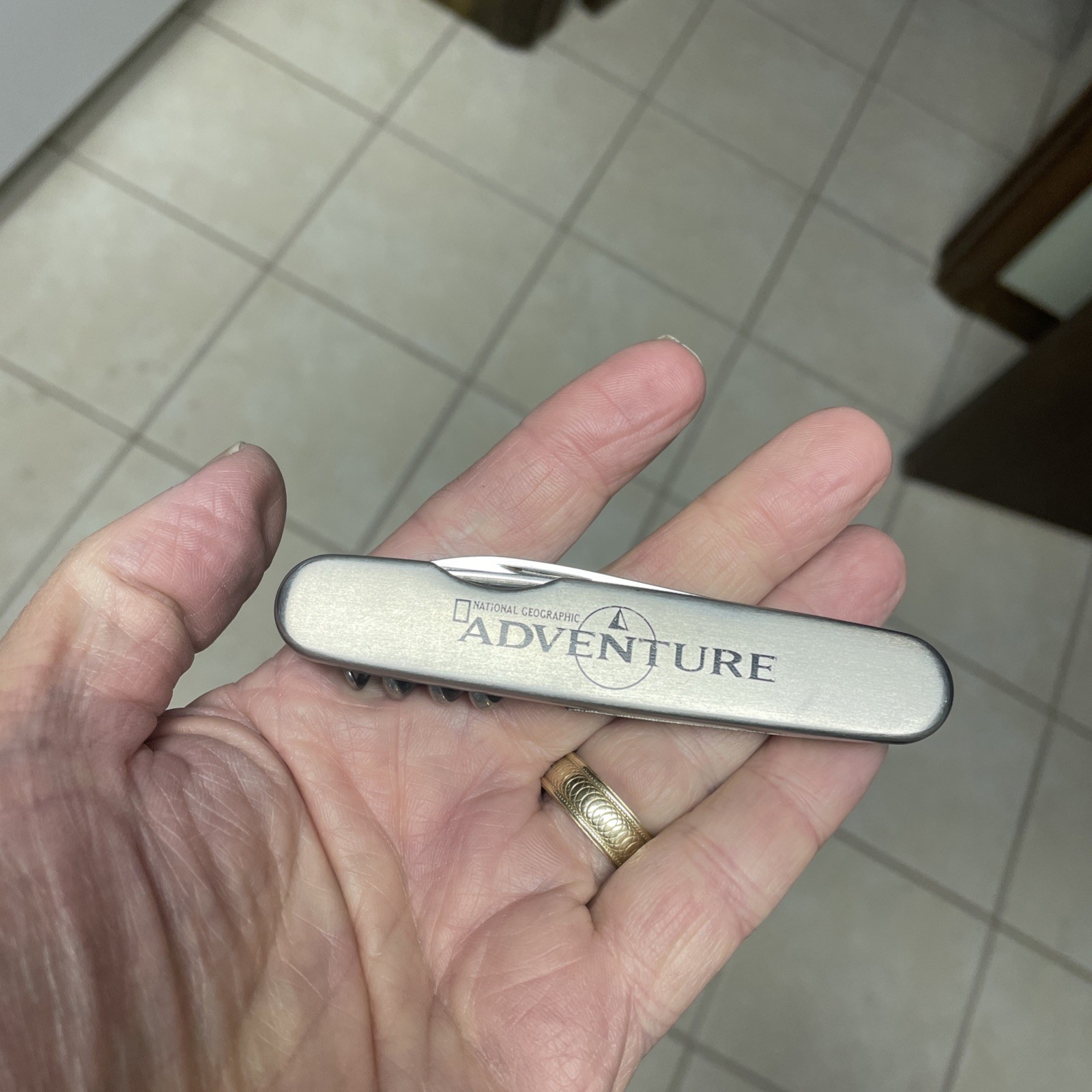 National Geographic SWISS Army Knife