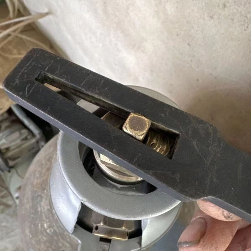 Multiple Gas Cylinder Valves Tool 45# Steel Construction Ergonomic Lightweight