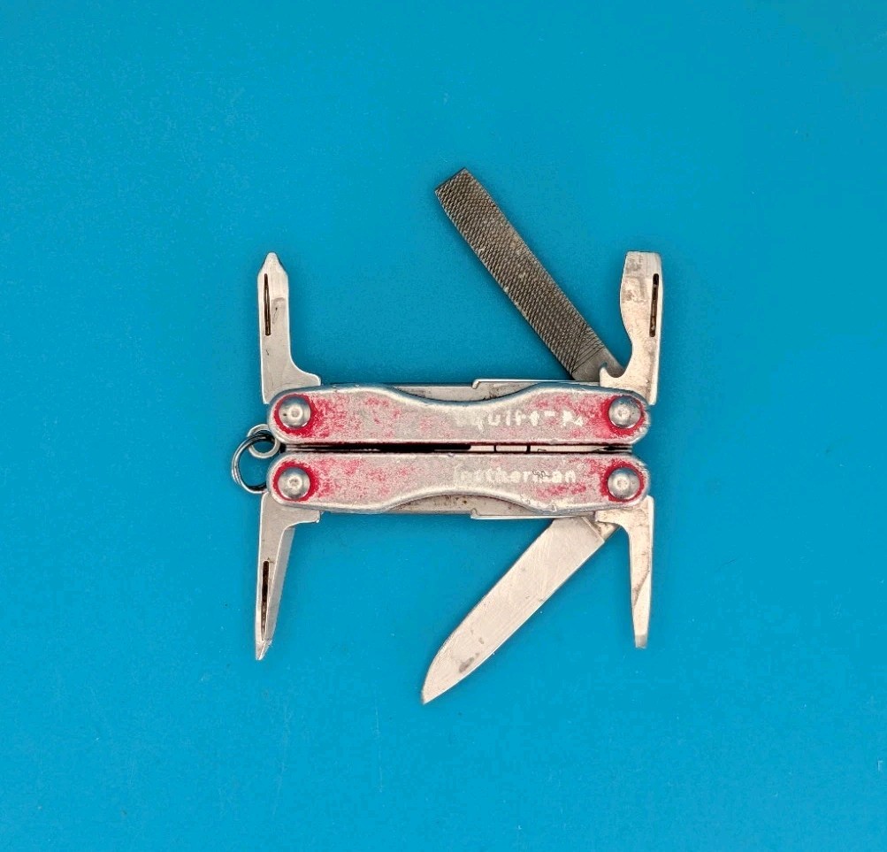 Leatherman Squirt P4 Multi-Tool, Key Ring, Retired, RED! USED/FAIR