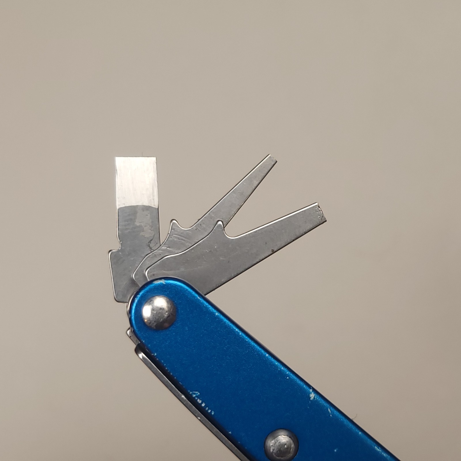 Leatherman Juice CS4 Blue Multi-Tool Pliers Pocket Knife 420HC Slipjoint