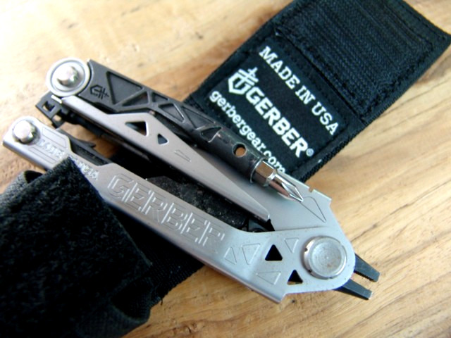 GERBER-CENTER DRIVE-MULTI PLIER-w/GERBER DIME-GERBER CASE-STAINLESS & BLK-EXCLNT