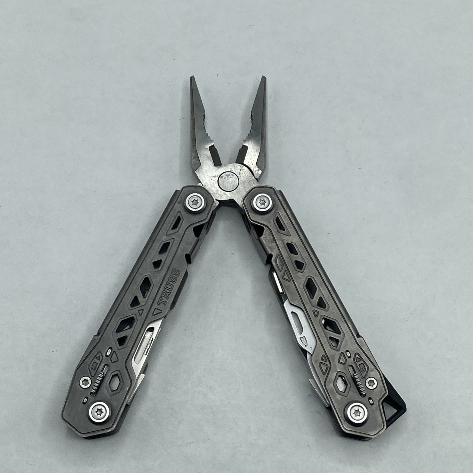 Gerber Truss Multi Tool with Sheath – Gray