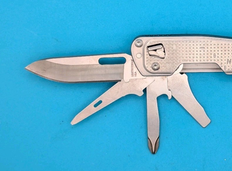 Leatherman FREE T2 Pocket Knife Multi-tool!