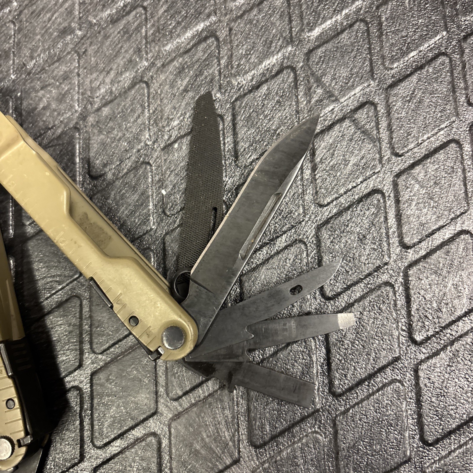 Leatherman Rebar Multi-Tool! COYOTE TAN! Excellent!
