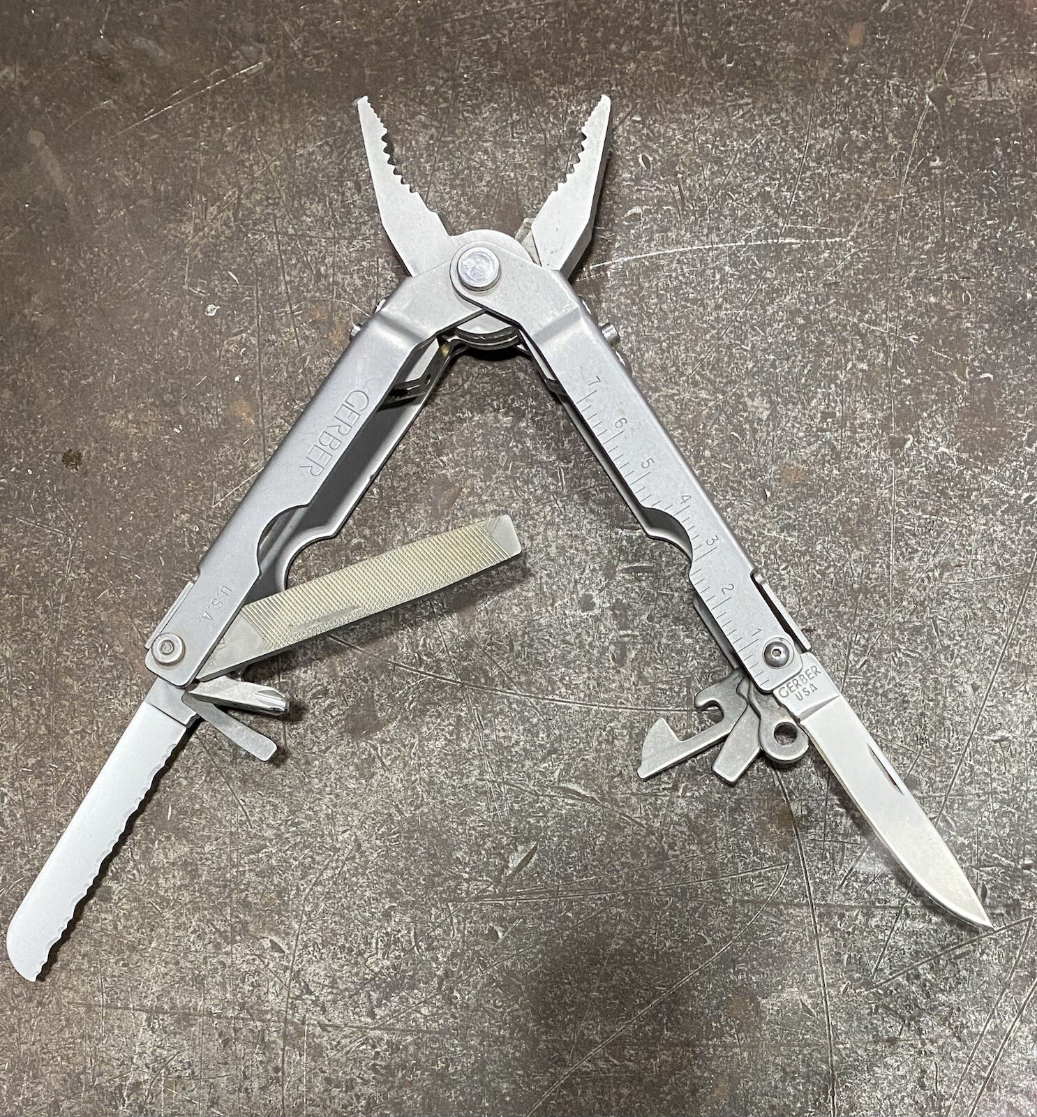 Vintage Gerber MP Bluntnose Multi Tool Knife File Screwdrivers Saw Pliers