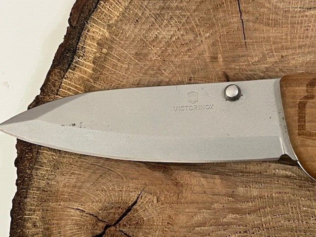 Victorinox Swiss Army Knife EVOKE Wood Walnut Thumb Stud Clip Plain EDGE SWISS