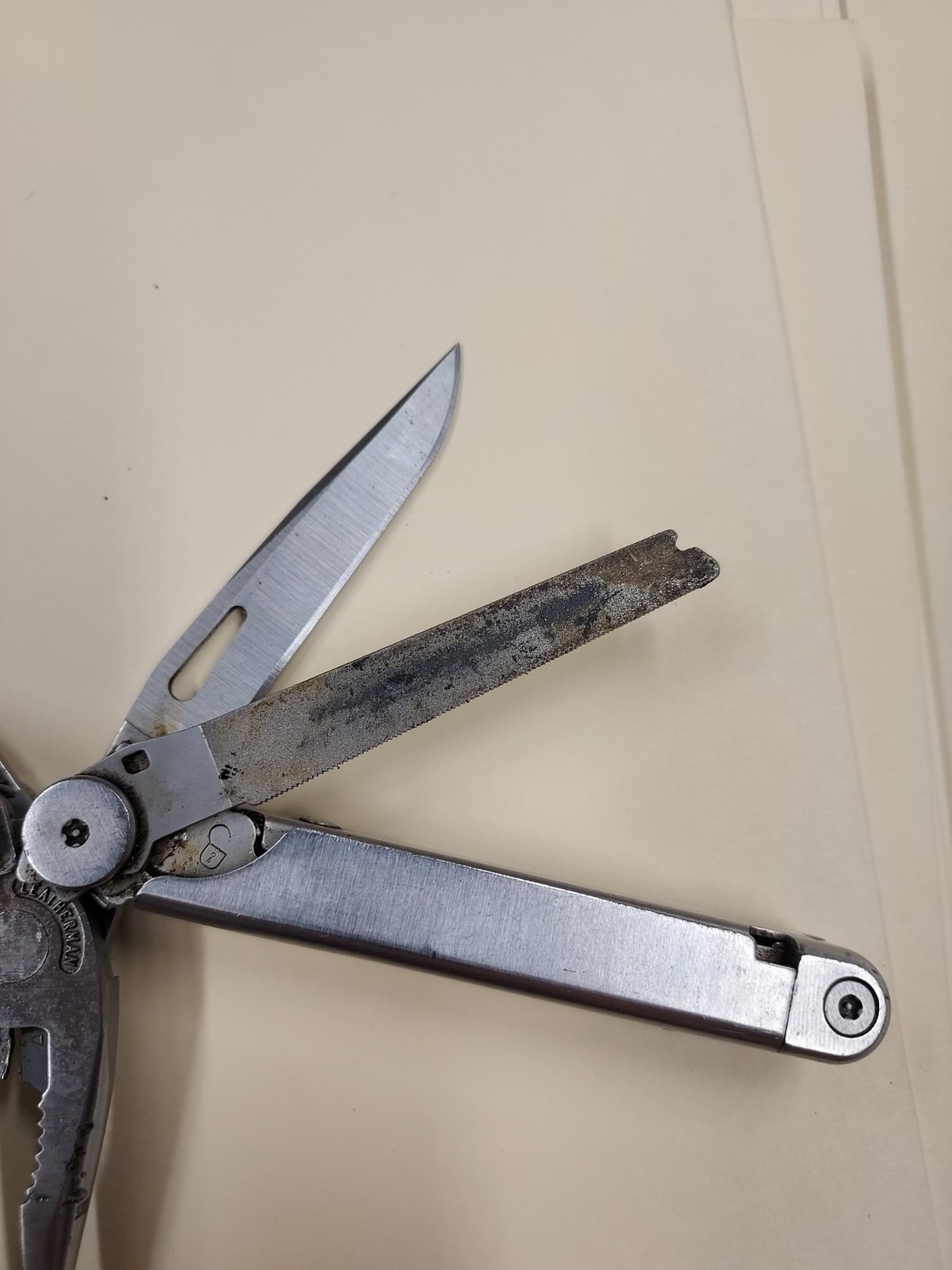 Leatherman Wave Multi Tool USA dated 0801 broken screwdriver tip