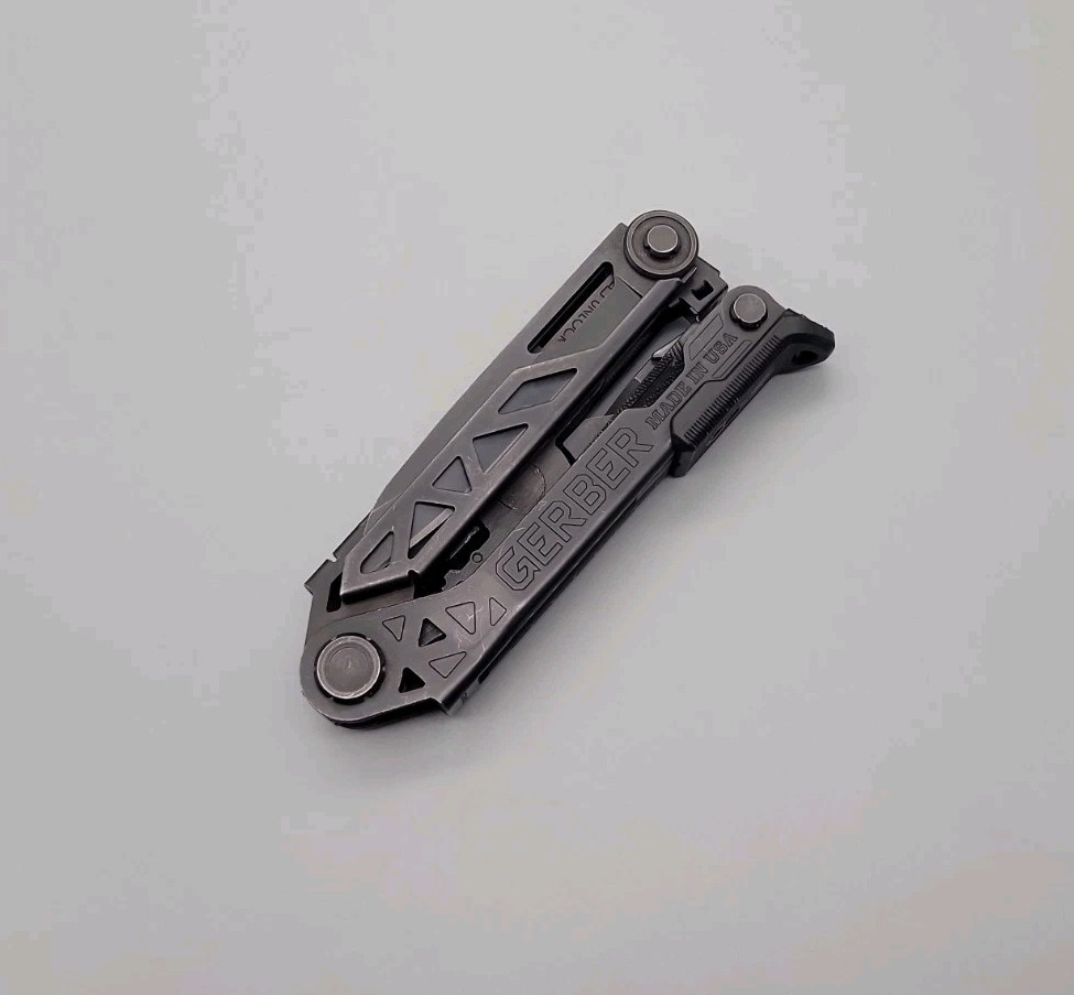 Gerber Center Drive Multi Tool – Black – Pliers, Scissors, Knife, Screwdrivers