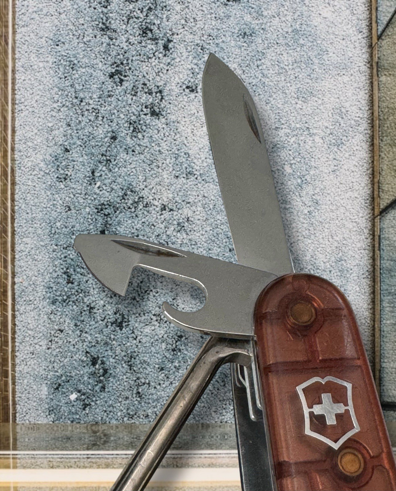 VICTORINOX SWITZERLAND OFFICIER SUISSE Stainless Rostfrei 16-Function Multi-Tool