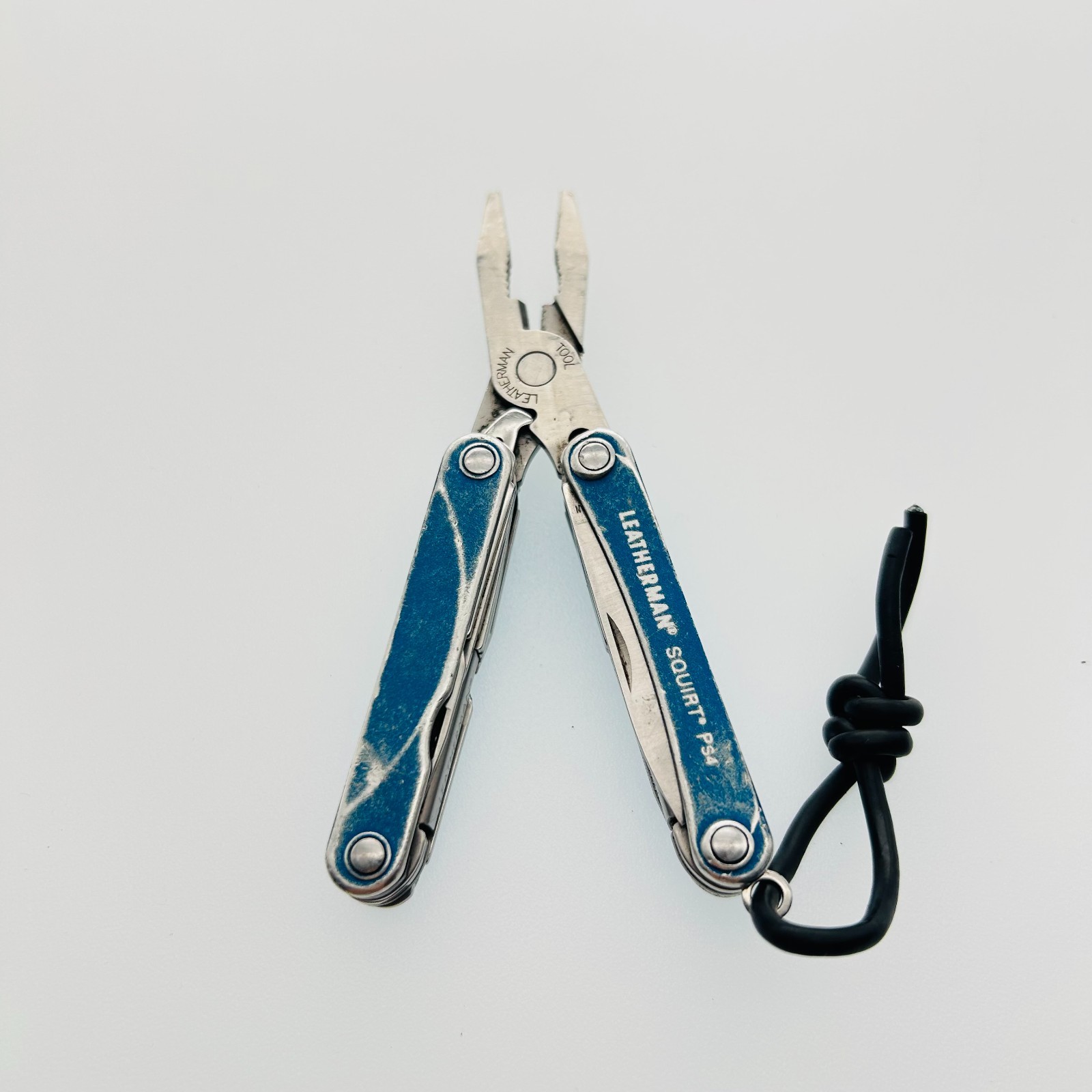 Leatherman Squirt PS4 BLUE – 8-in-1 Keychain Multi-Tool Discontinued (CODE9)