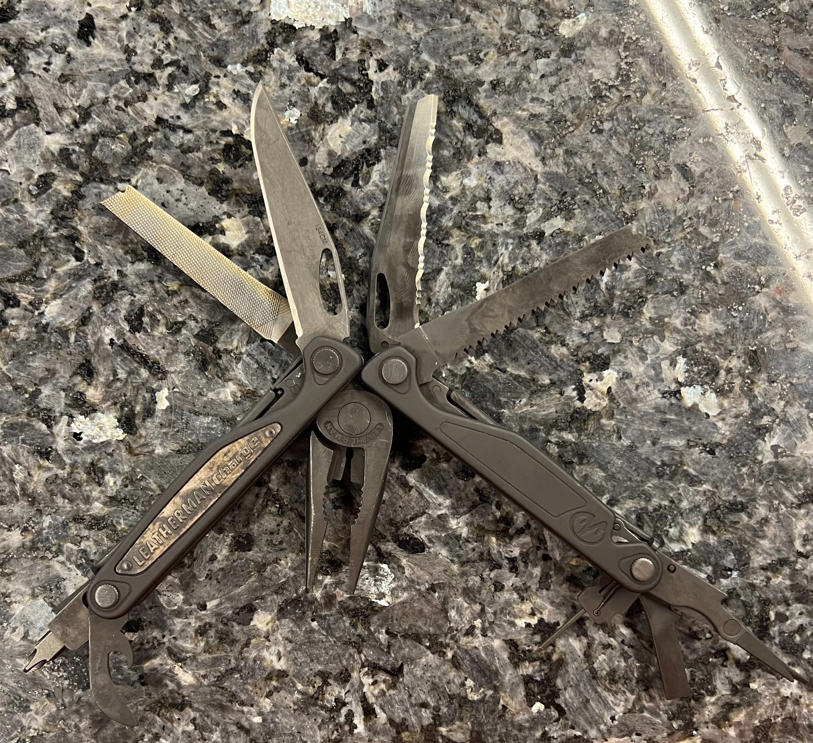 Leatherman Charge Multi-Tool w/Original Case USED – FOR SALE NOW !!