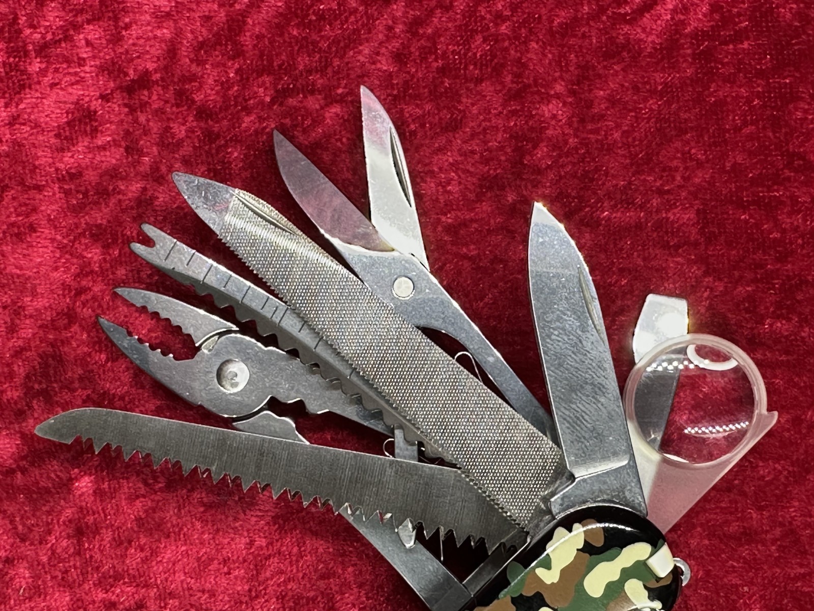Victorinox SwissChamp Green Camo Swiss Army Knife 91mm 21 Tool 8 Layer (690)
