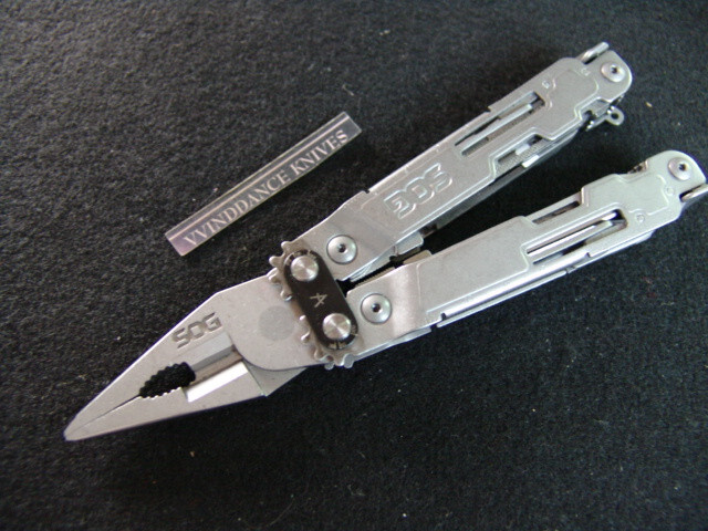 SOG POWER ACCESS DELUXE–MULTI TOOL–w/ SOG HEAVY DUTY MOLLE SHEATH–NEAR MINT