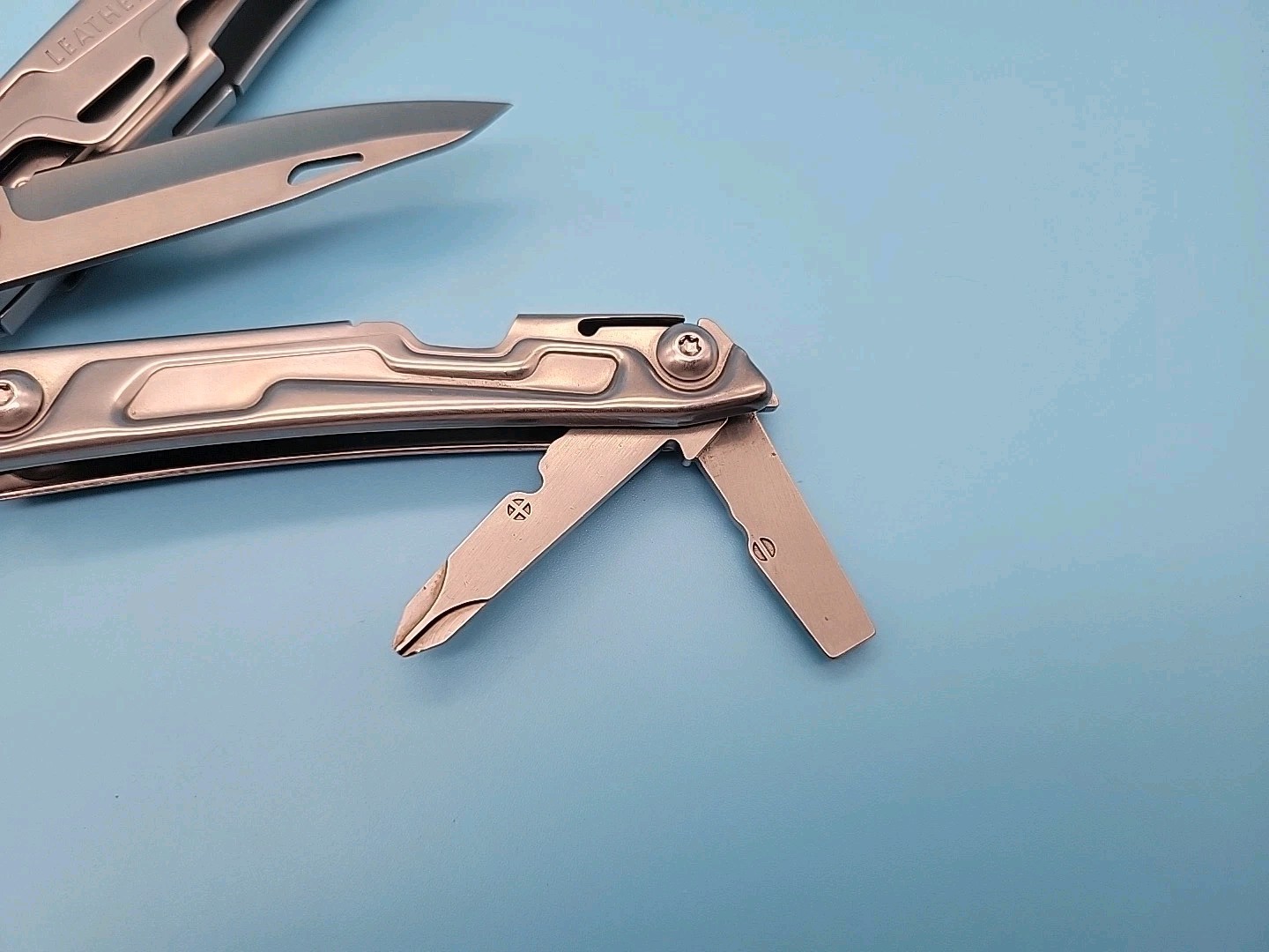 Leatherman Rev Multi-Tool – Pliers, Knife, Screwdrivers, Can Opener, File