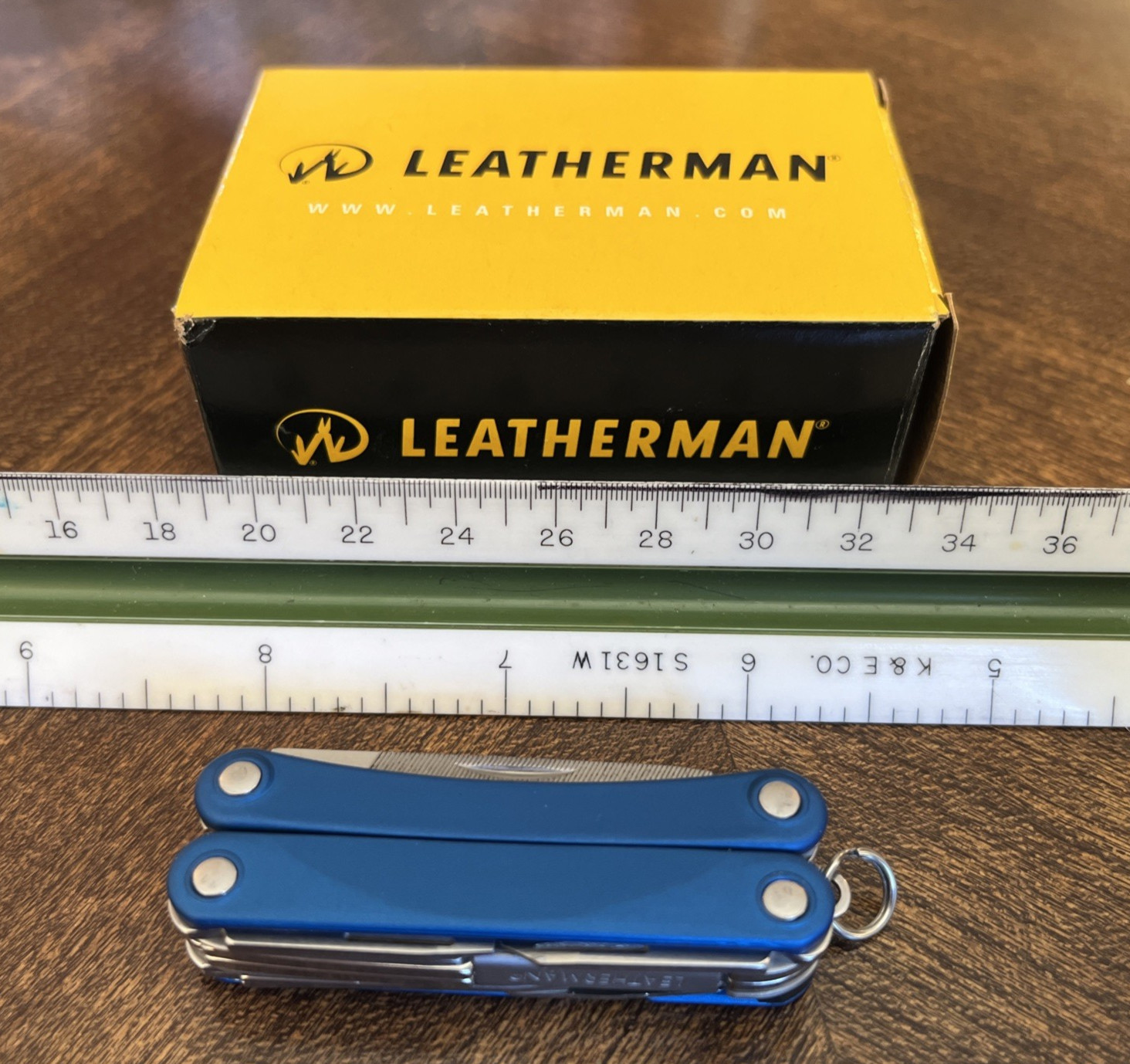New in Box – Leatherman SQUIRT PS4 Multi-Tool With Pliers Scissors Knife BLUE!